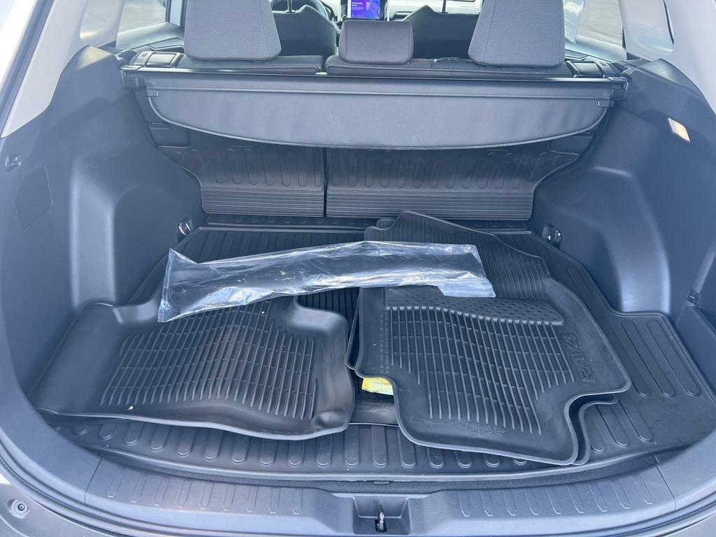 Used 2025 Toyota RAV4 XLE w/ Convenience Package image 16