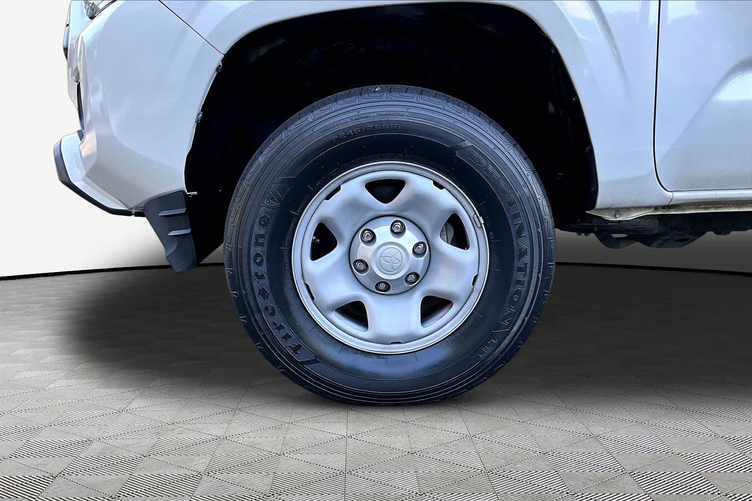 Certified 2023 Toyota Tacoma SR AWD/4WD image 10