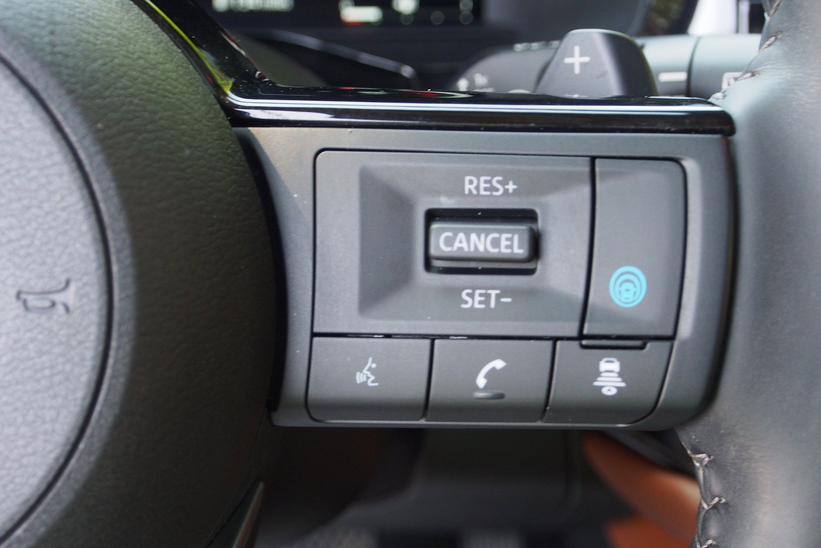Used 2024 Nissan Pathfinder Platinum w/ Cargo Package FWD image 28