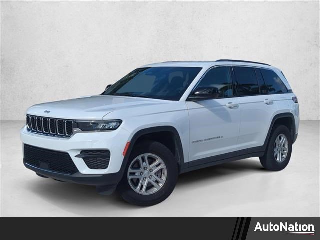 Used 2024 Jeep Grand Cherokee Laredo image 1
