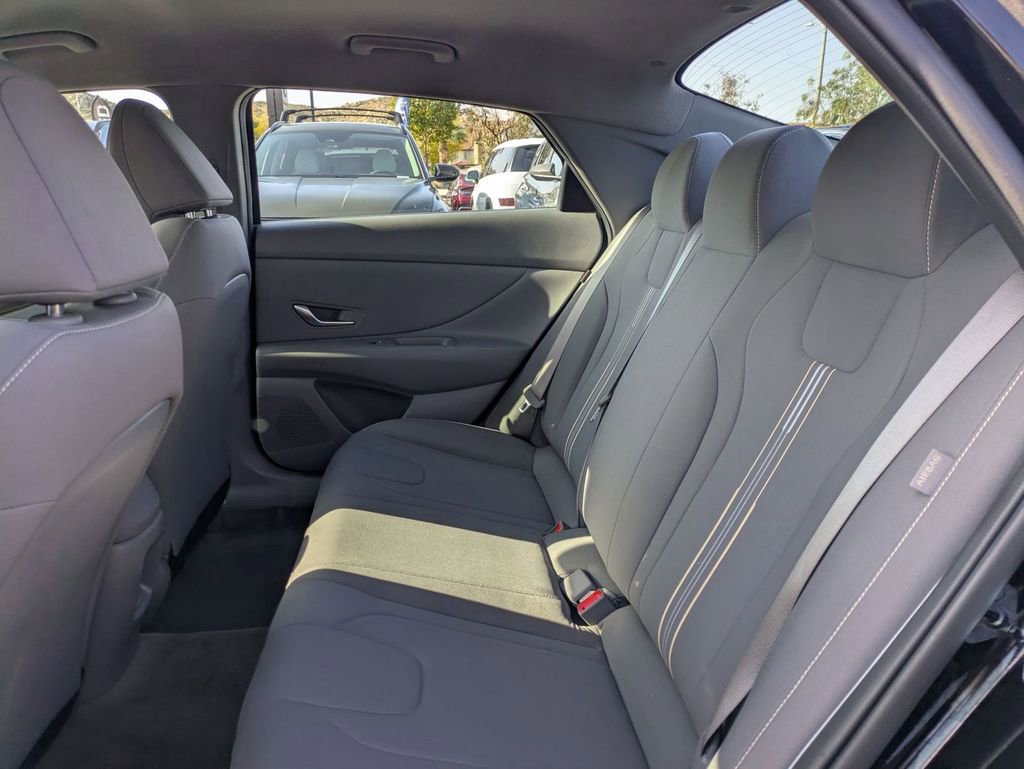 Certified 2025 Hyundai Elantra Sport image 26