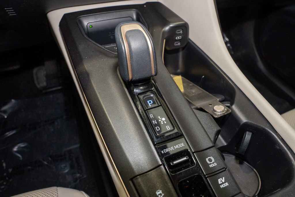 Used 2023 Toyota Crown Limited image 18