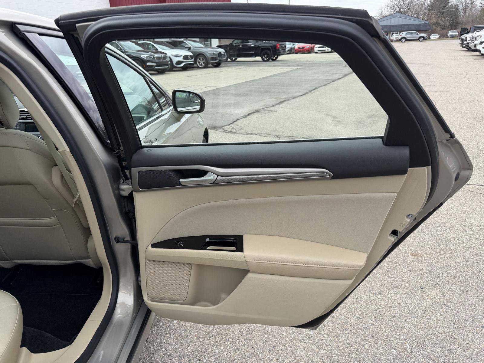 Used 2015 Ford Fusion SE image 23