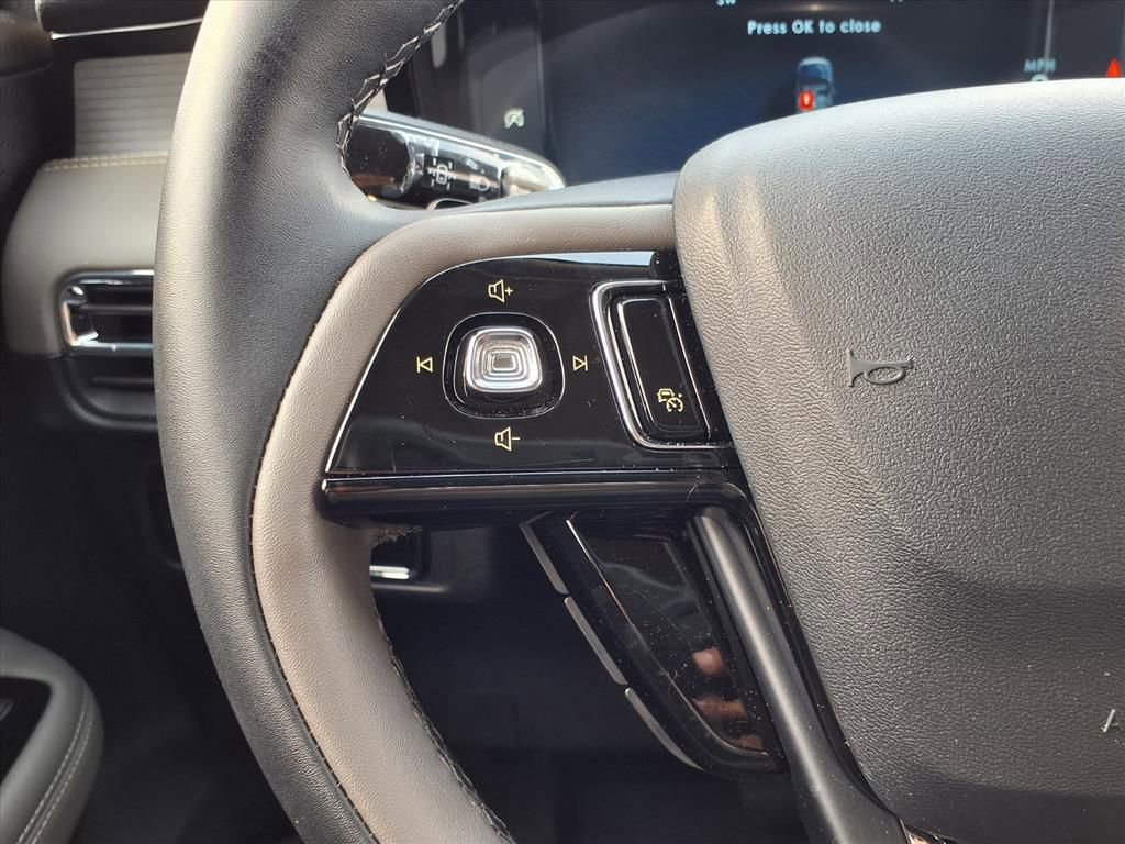 Used 2025 Lincoln Corsair FWD image 16