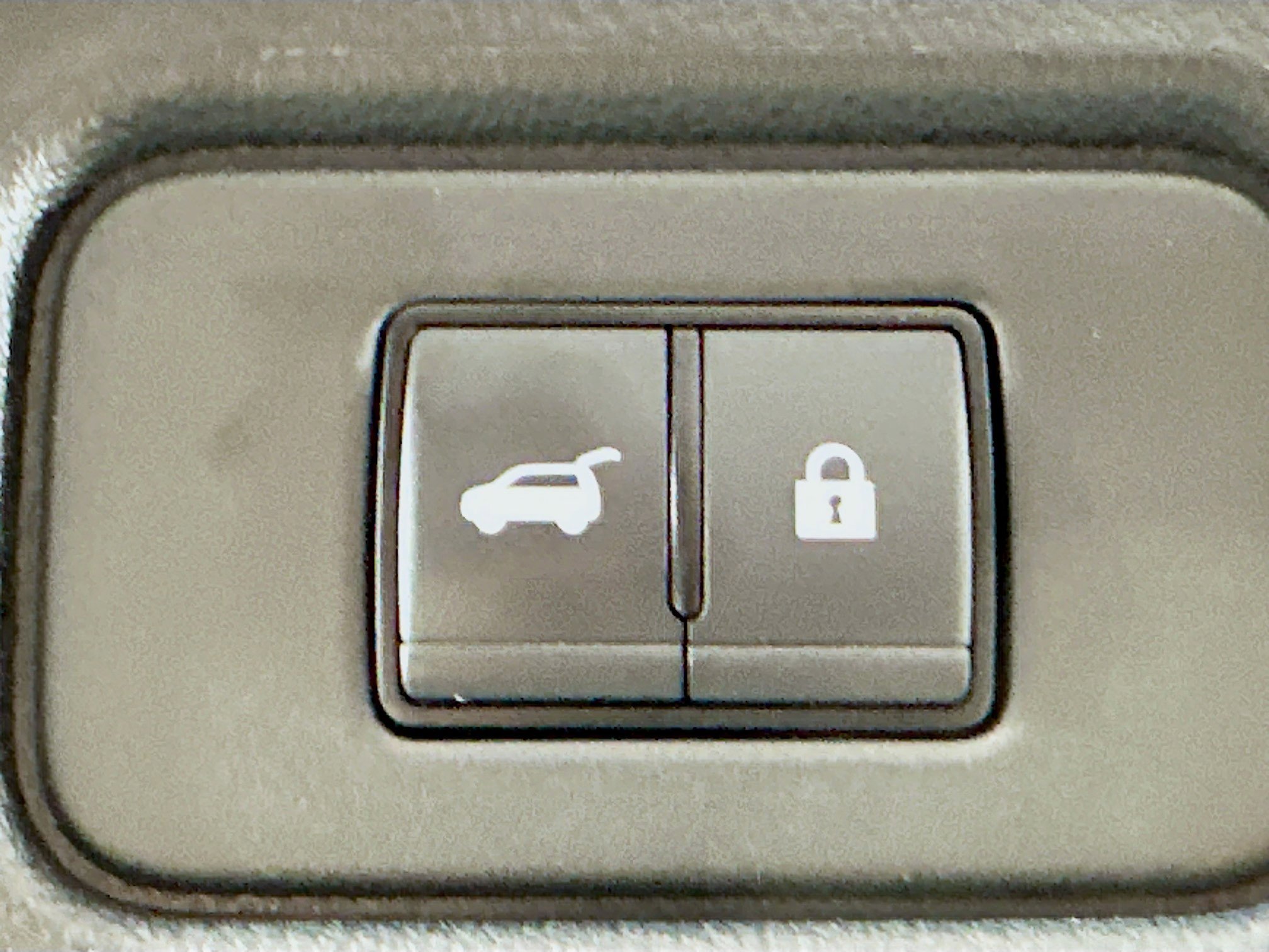 Used 2025 Nissan Pathfinder SV image 31