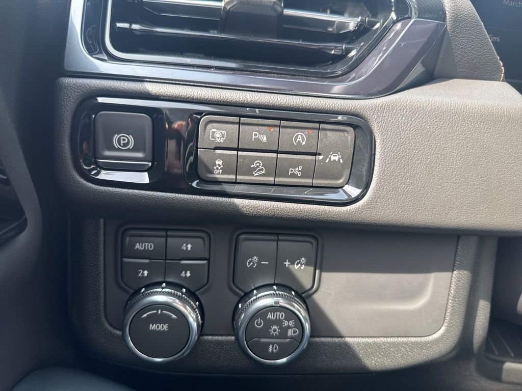 New 2026 GMC Yukon AT4 image 25