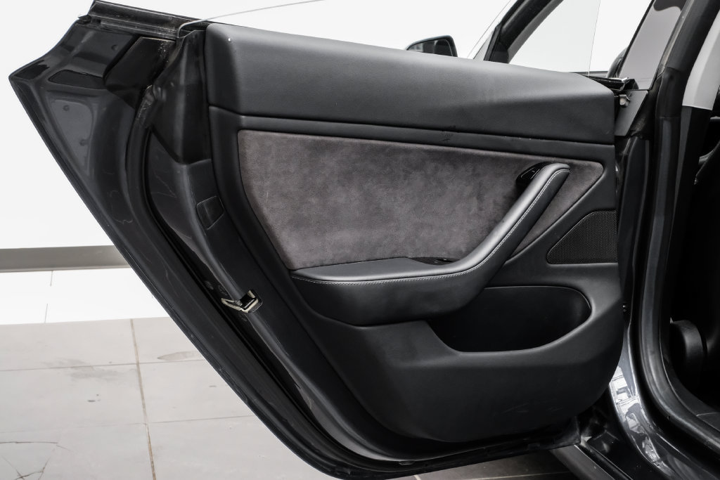 Used 2018 Tesla Model 3 Long Range RWD image 43