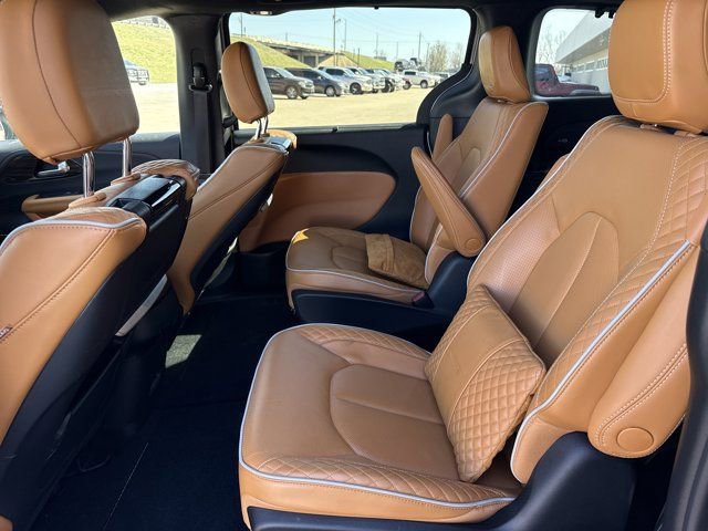 Used 2023 Chrysler Pacifica Pinnacle w/ Trailer Tow Group image 6