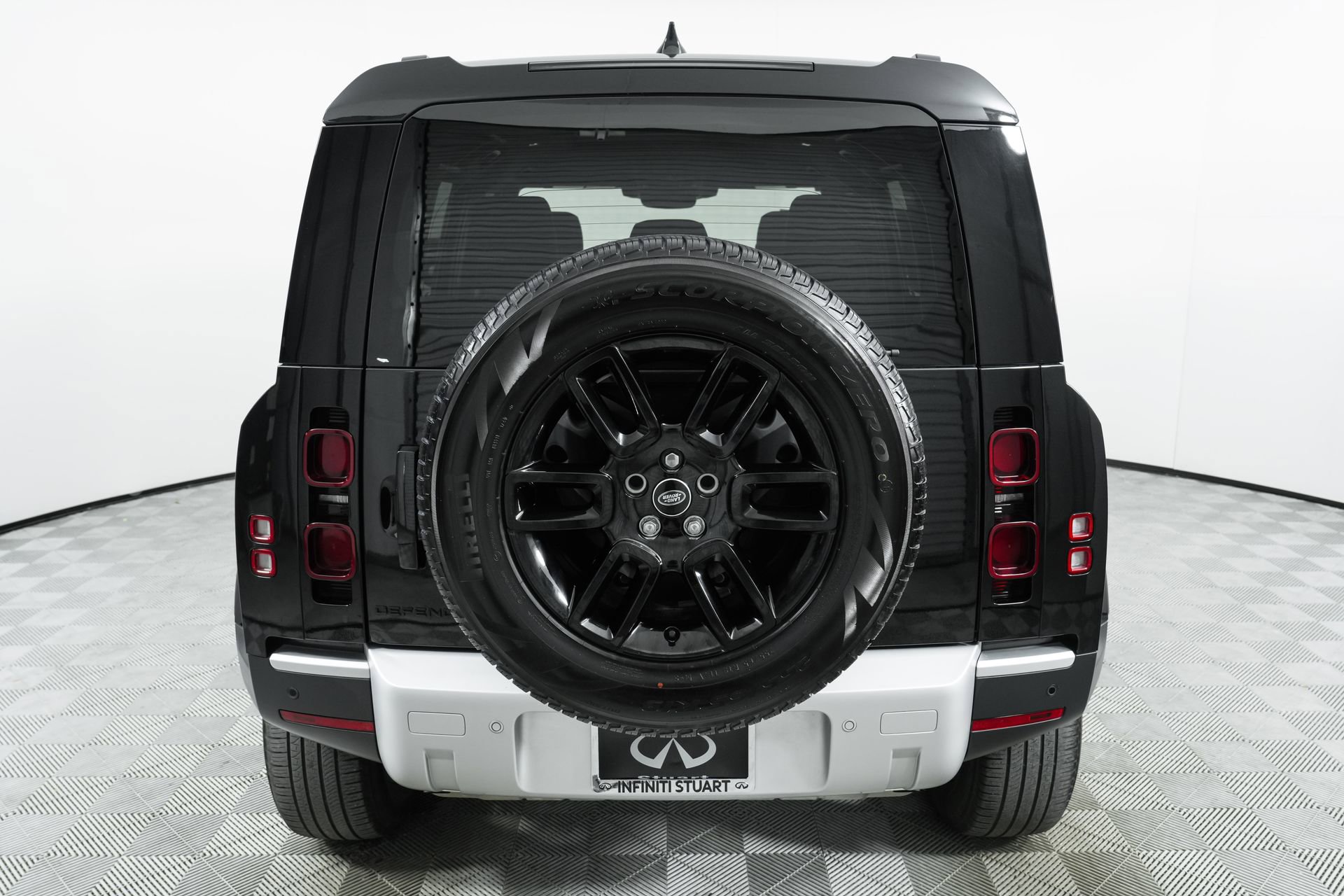 Used 2025 Land Rover Defender 110 S image 69