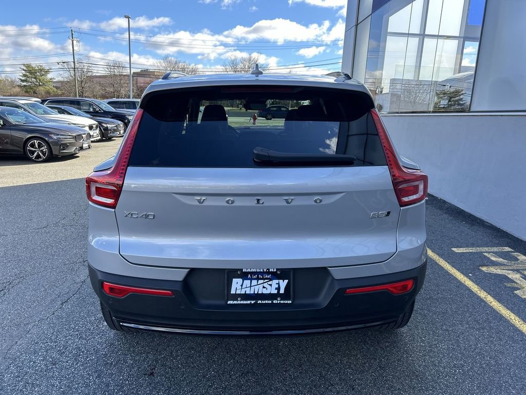 Certified 2023 Volvo XC40 B5 Plus w/ Climate Package image 7