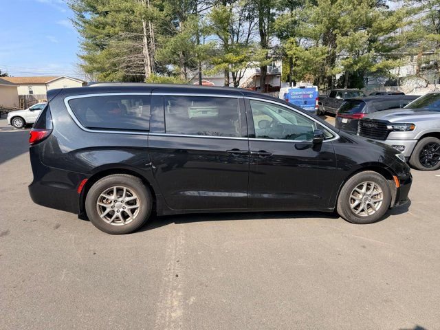 Certified 2021 Chrysler Pacifica Touring image 6