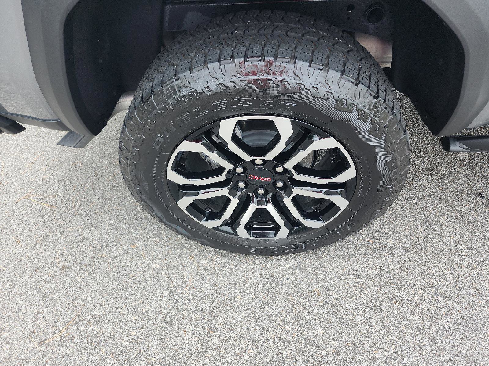 Certified 2025 GMC Canyon AT4 w/ Nightfall Edition AWD/4WD image 6