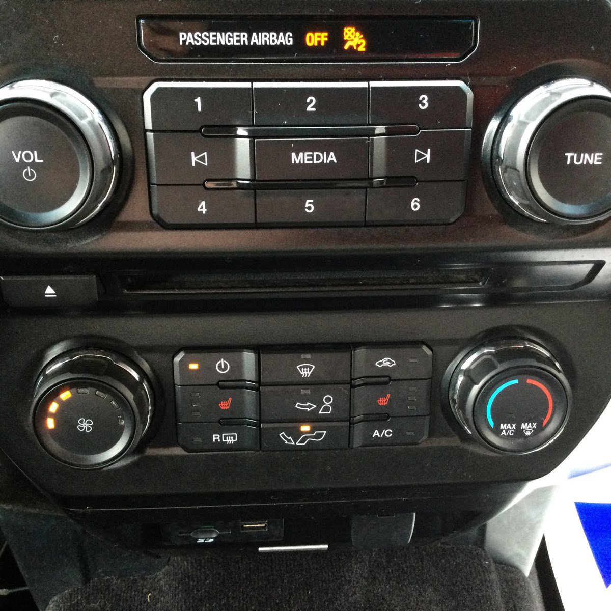 Used 2015 Ford F150 XLT w/ Equipment Group 302A Luxury AWD/4WD image 19
