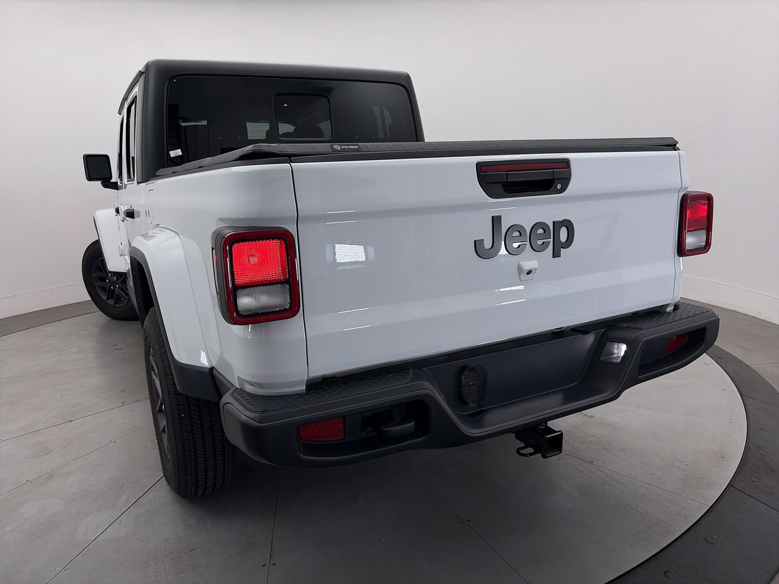 Used 2024 Jeep Gladiator Sport image 8