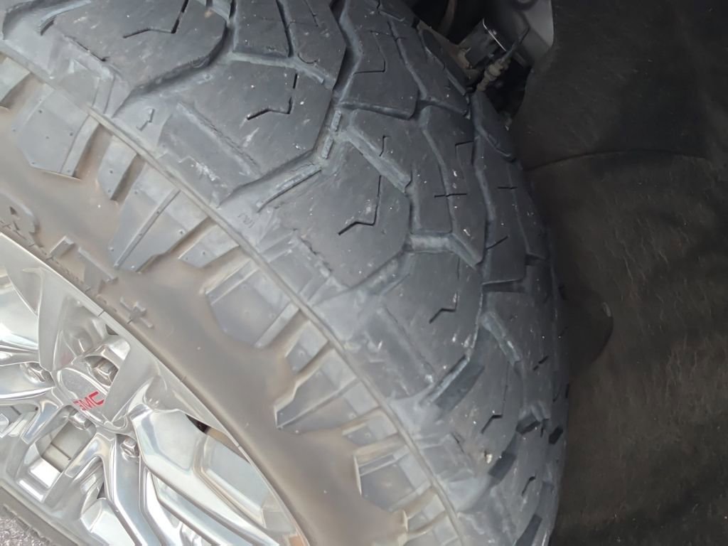 Used 2021 GMC Yukon SLT w/ SLT Luxury Package image 9