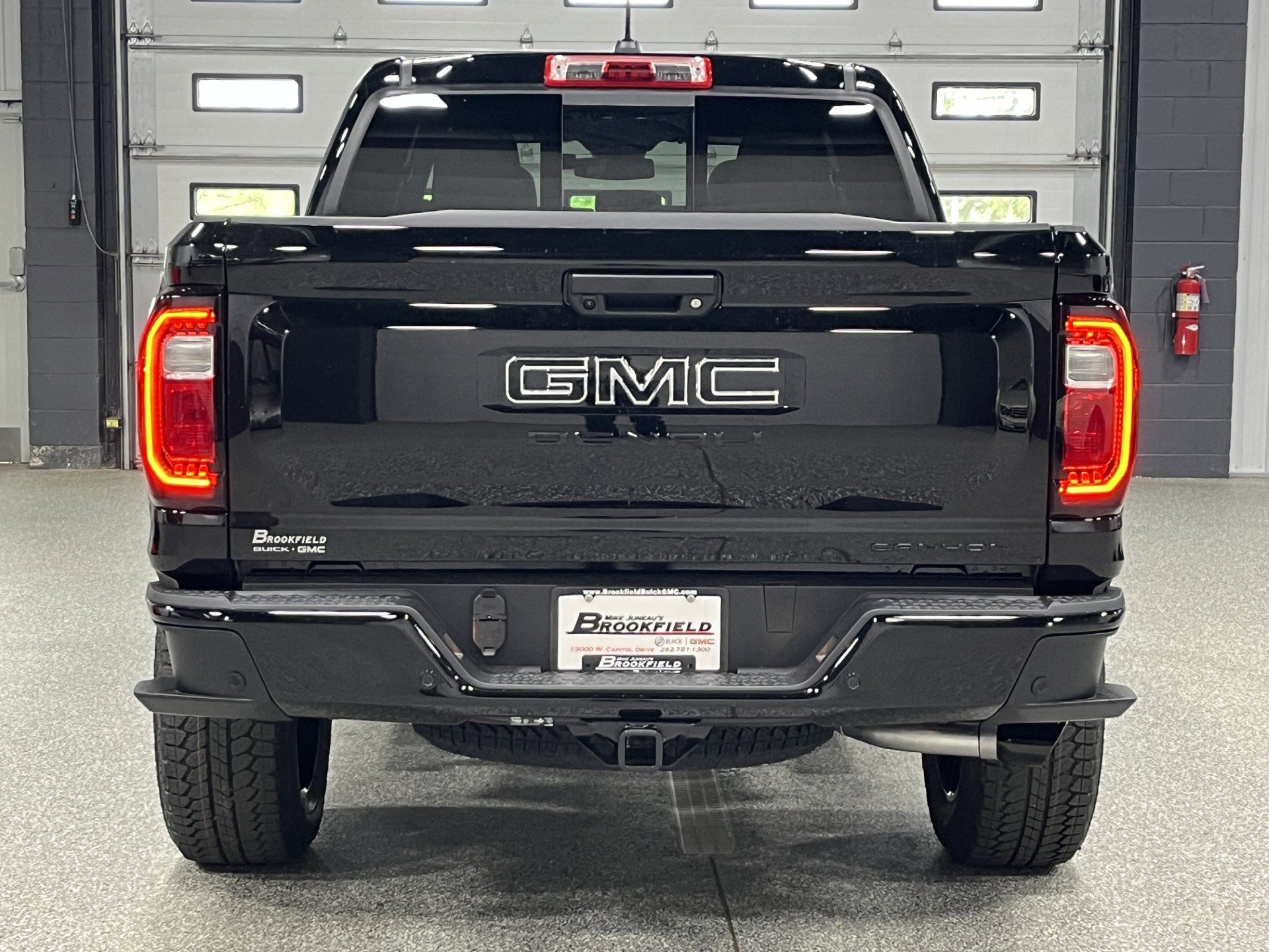 New 2026 GMC Canyon Denali w/ LPO, Denali Black Edition AWD/4WD image 4