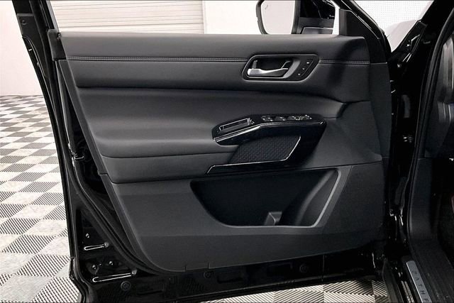 New 2026 Nissan Pathfinder Platinum image 31