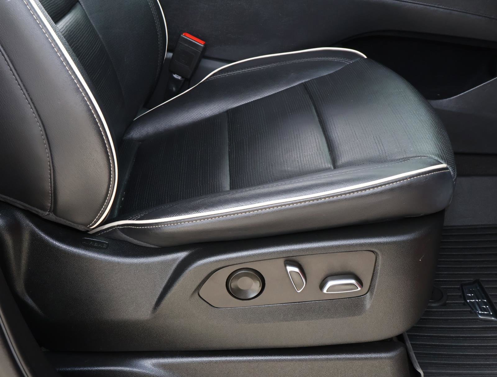 Certified 2022 Cadillac Escalade ESV Sport w/ Touring Package image 23