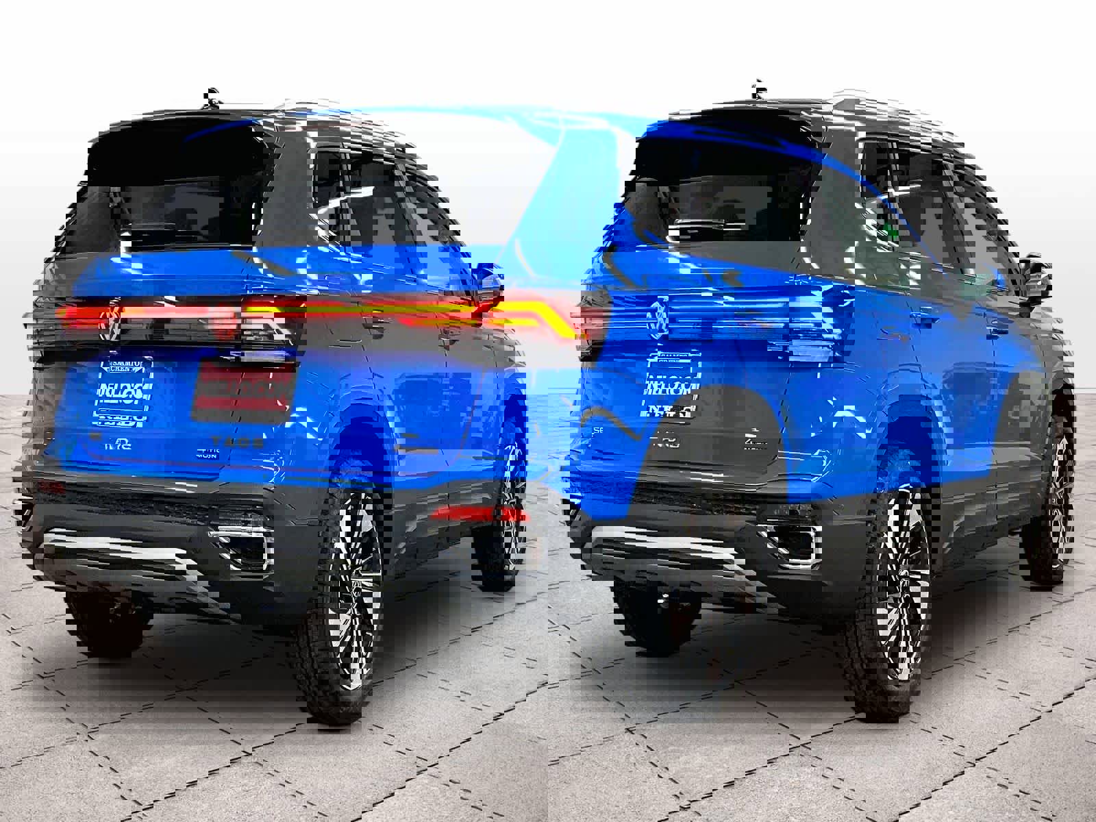 New 2026 Volkswagen Taos SE image 4