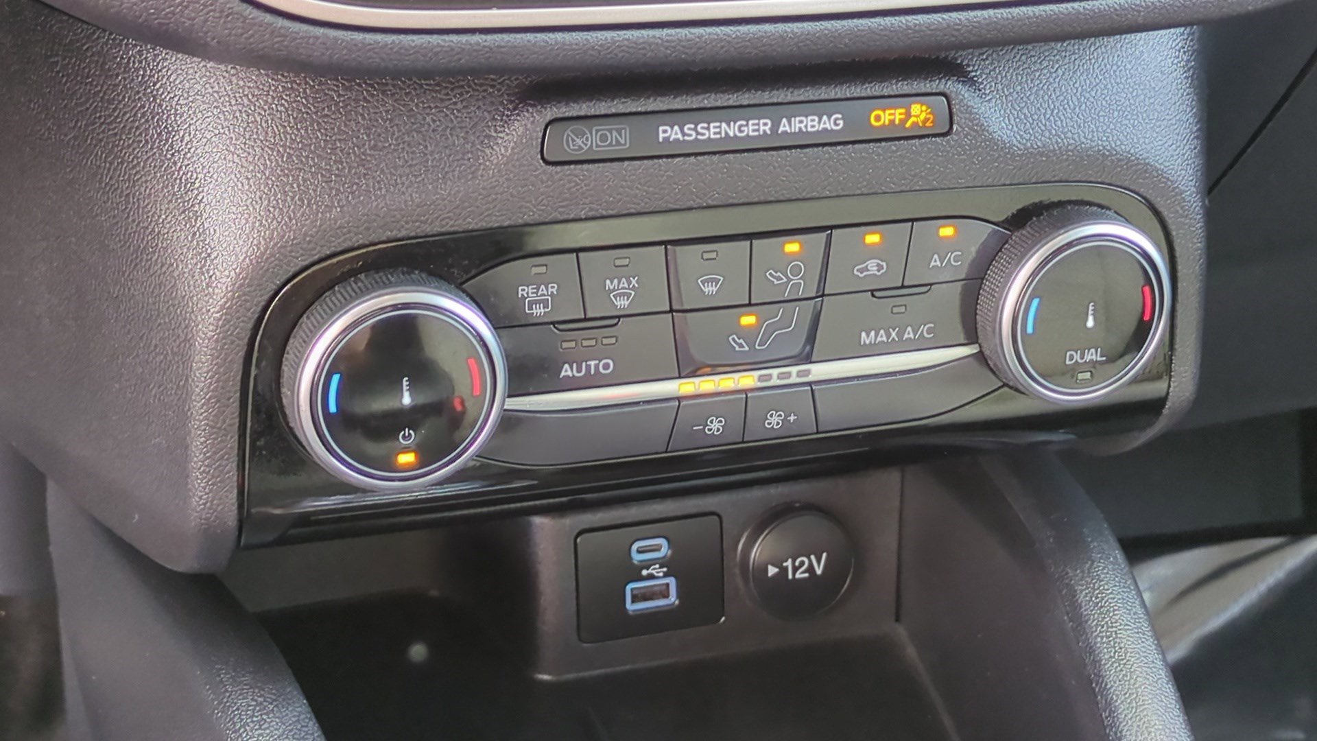 Used 2022 Ford Escape SE w/ Convenience Package image 24