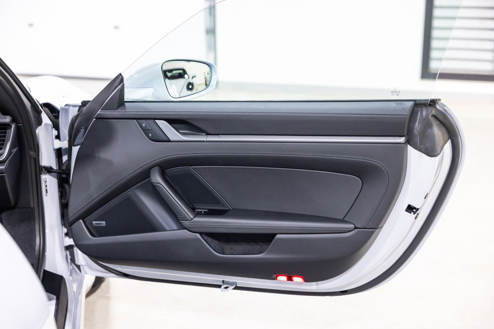 Used 2024 Porsche 911 Targa 4S w/ Premium Package image 27