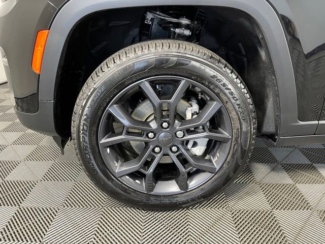 Used 2025 Jeep Grand Cherokee Limited AWD/4WD image 12