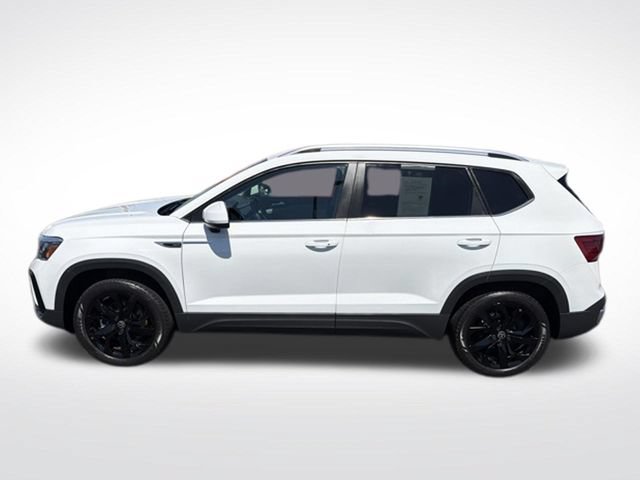 Used 2023 Volkswagen Taos SE w/ Black Wheel Package FWD image 3