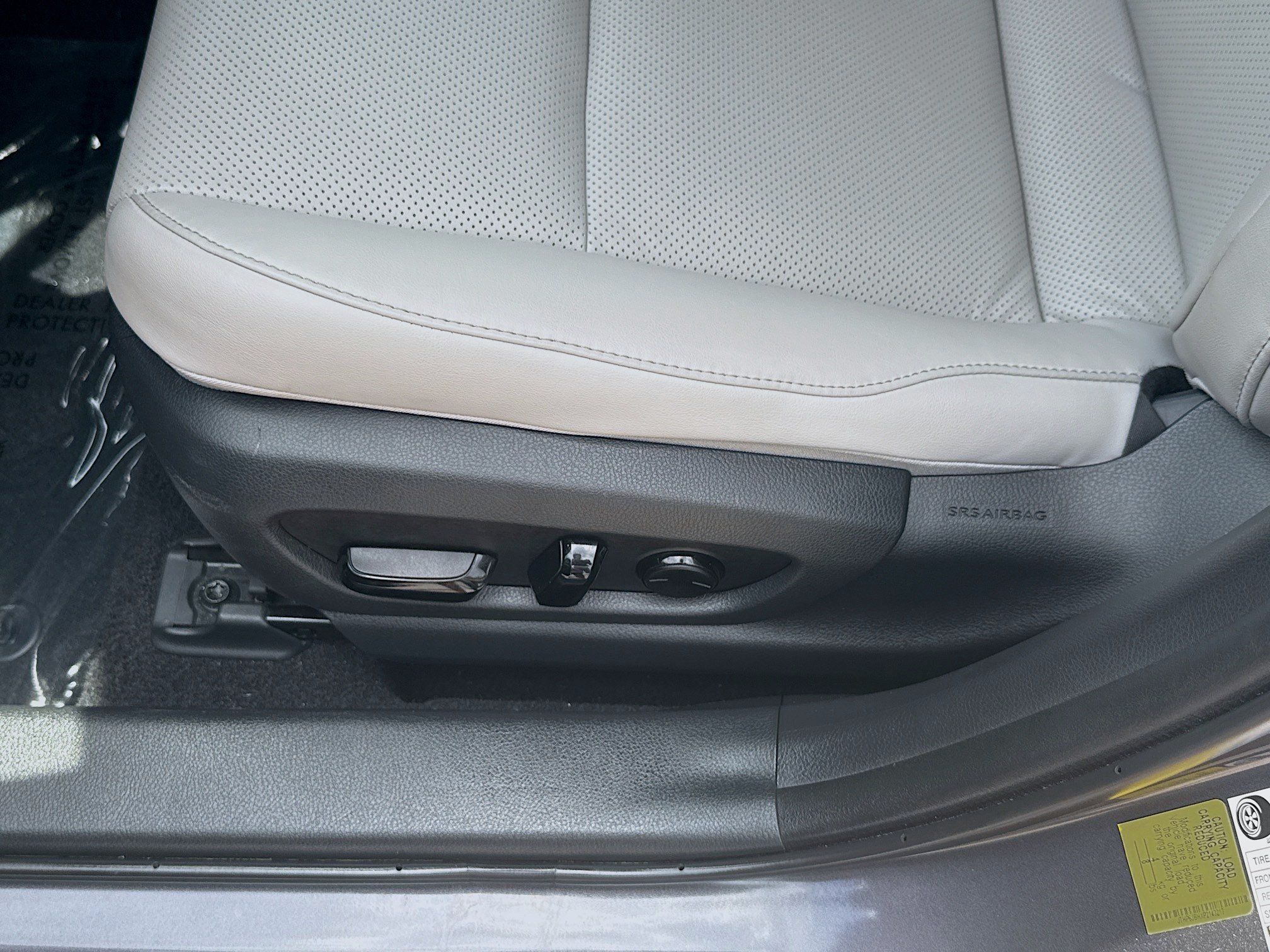 Used 2023 Lexus UX 250h FWD w/ Accessory Package (Z1) image 17