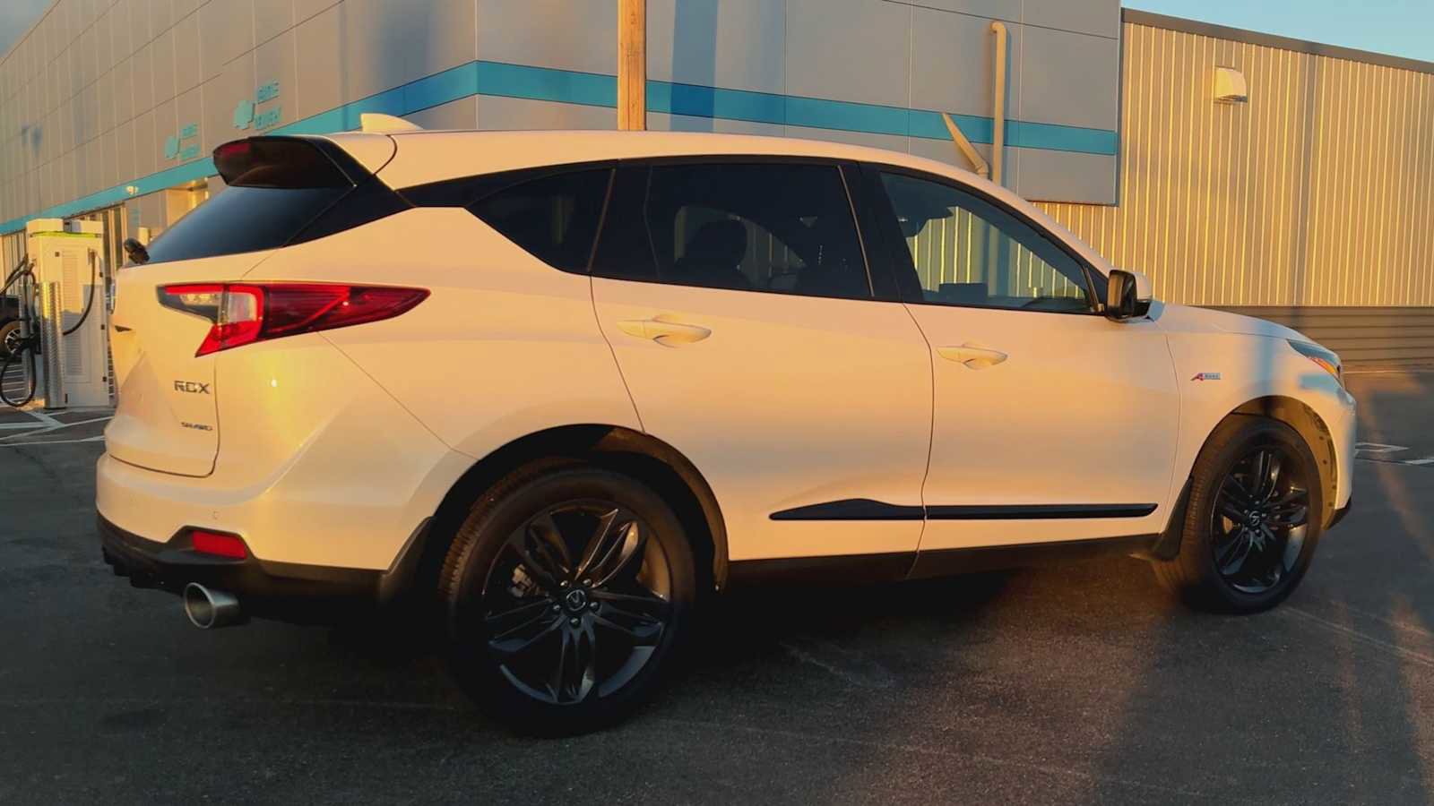 Used 2022 Acura RDX A-Spec image 2