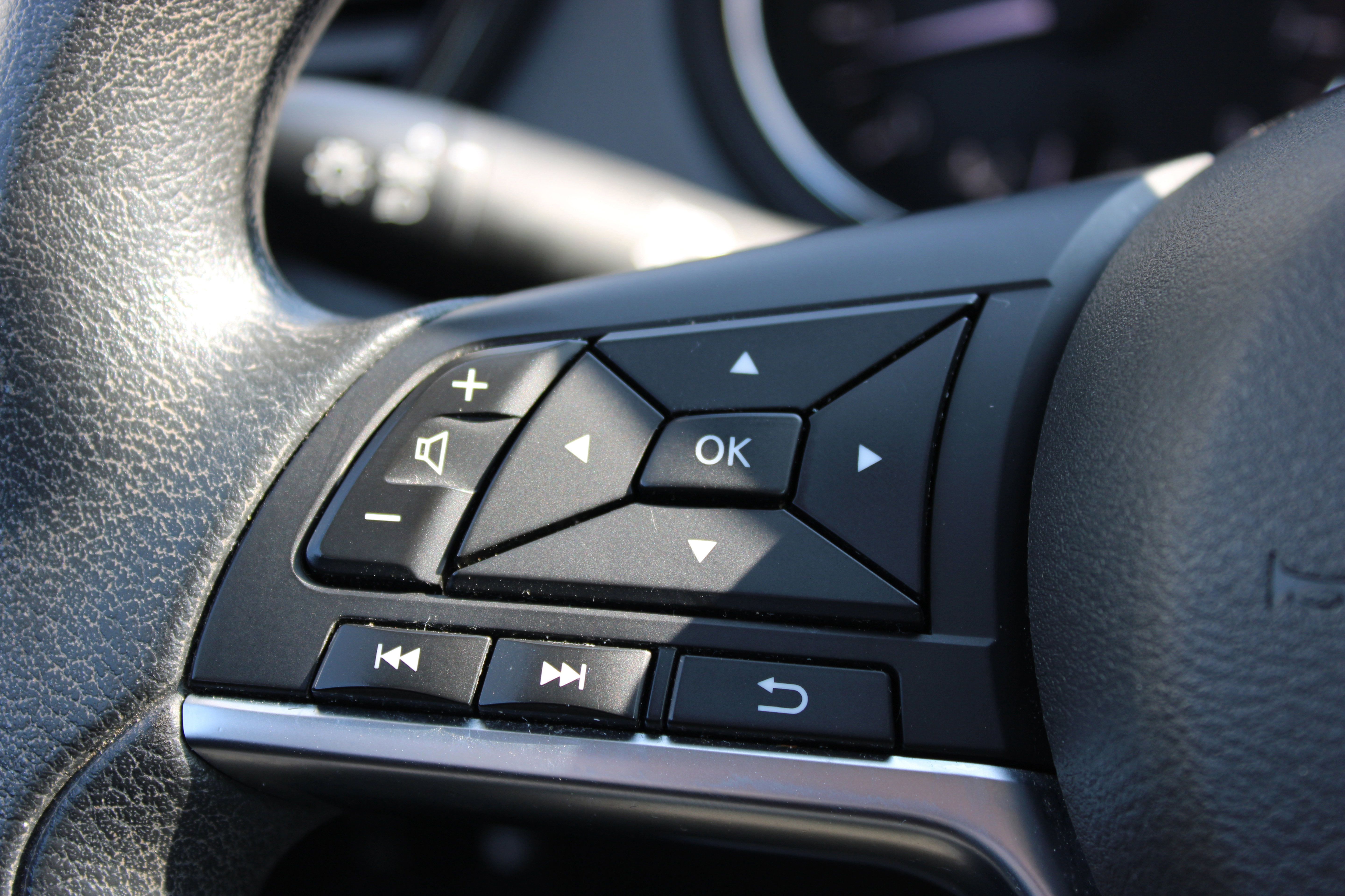 Used 2018 Nissan Rogue S image 23