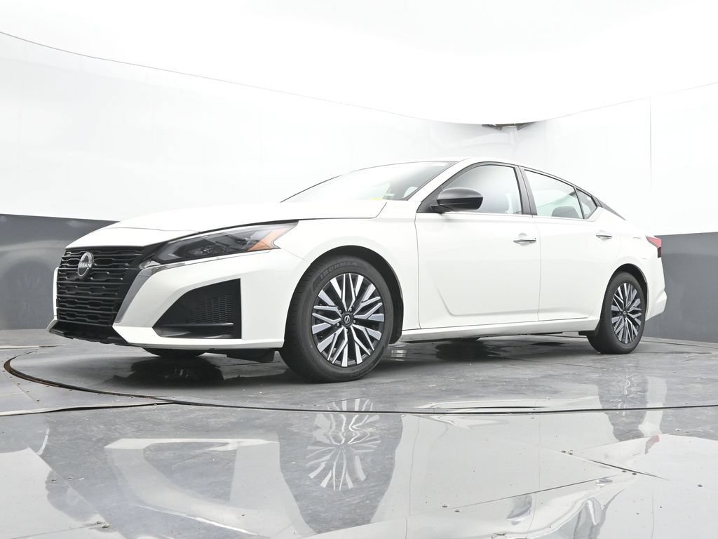 Used 2025 Nissan Altima 2.5 SV FWD image 47