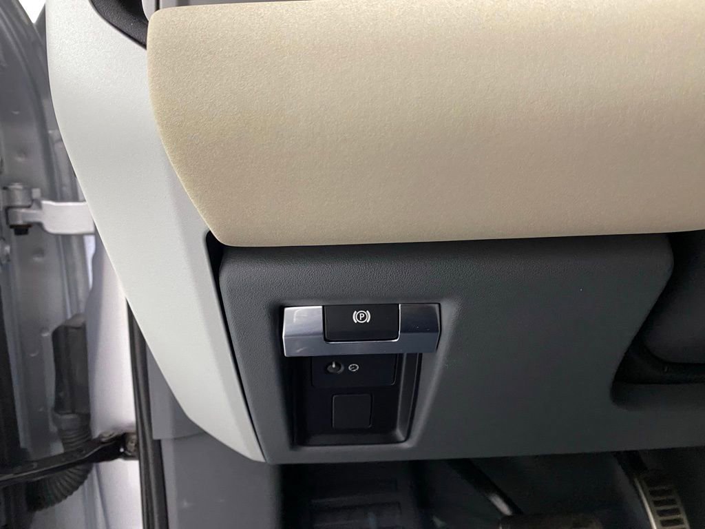 Used 2020 Land Rover Defender 110 SE image 27