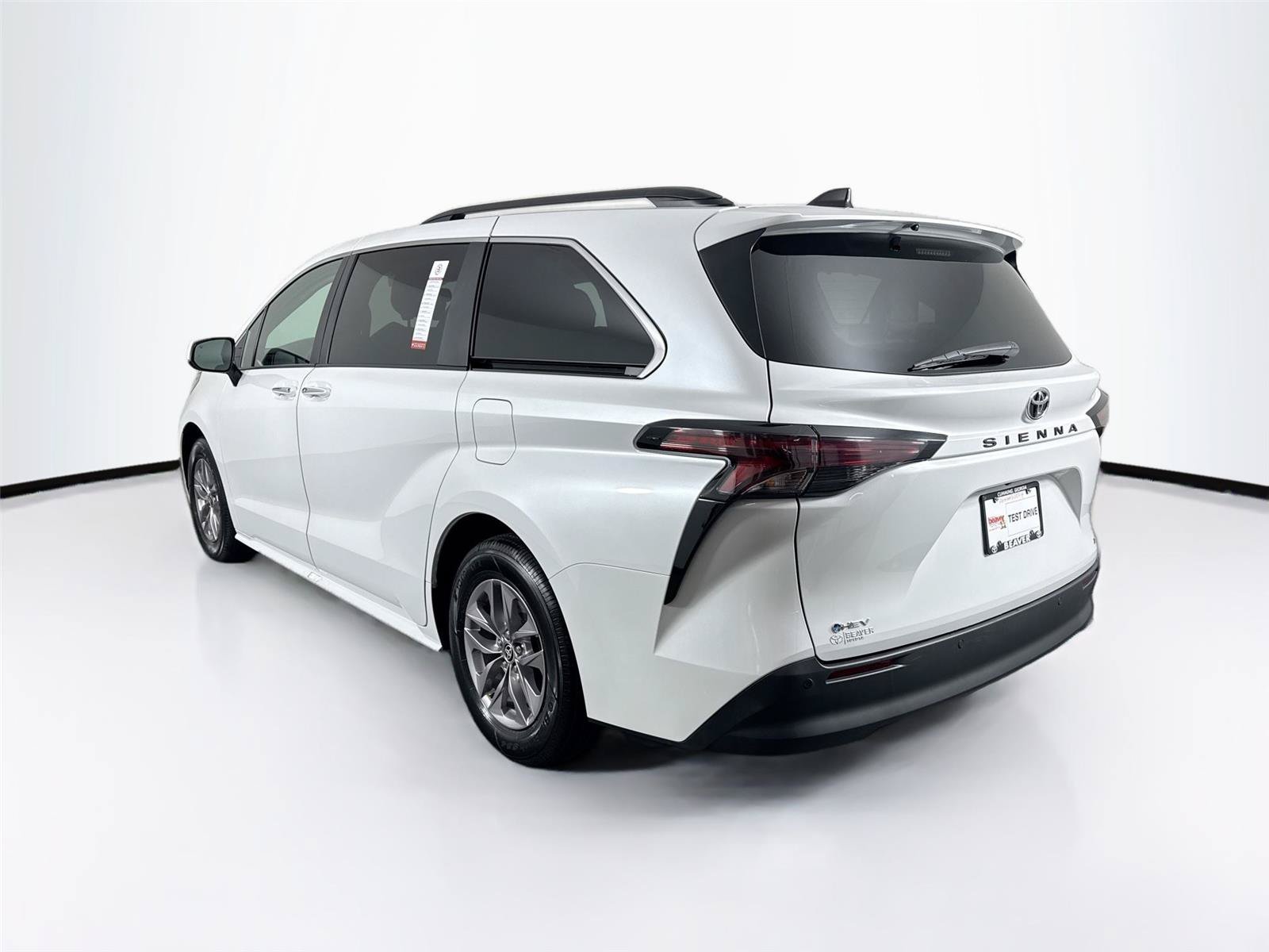 Certified 2026 Toyota Sienna XLE FWD image 13