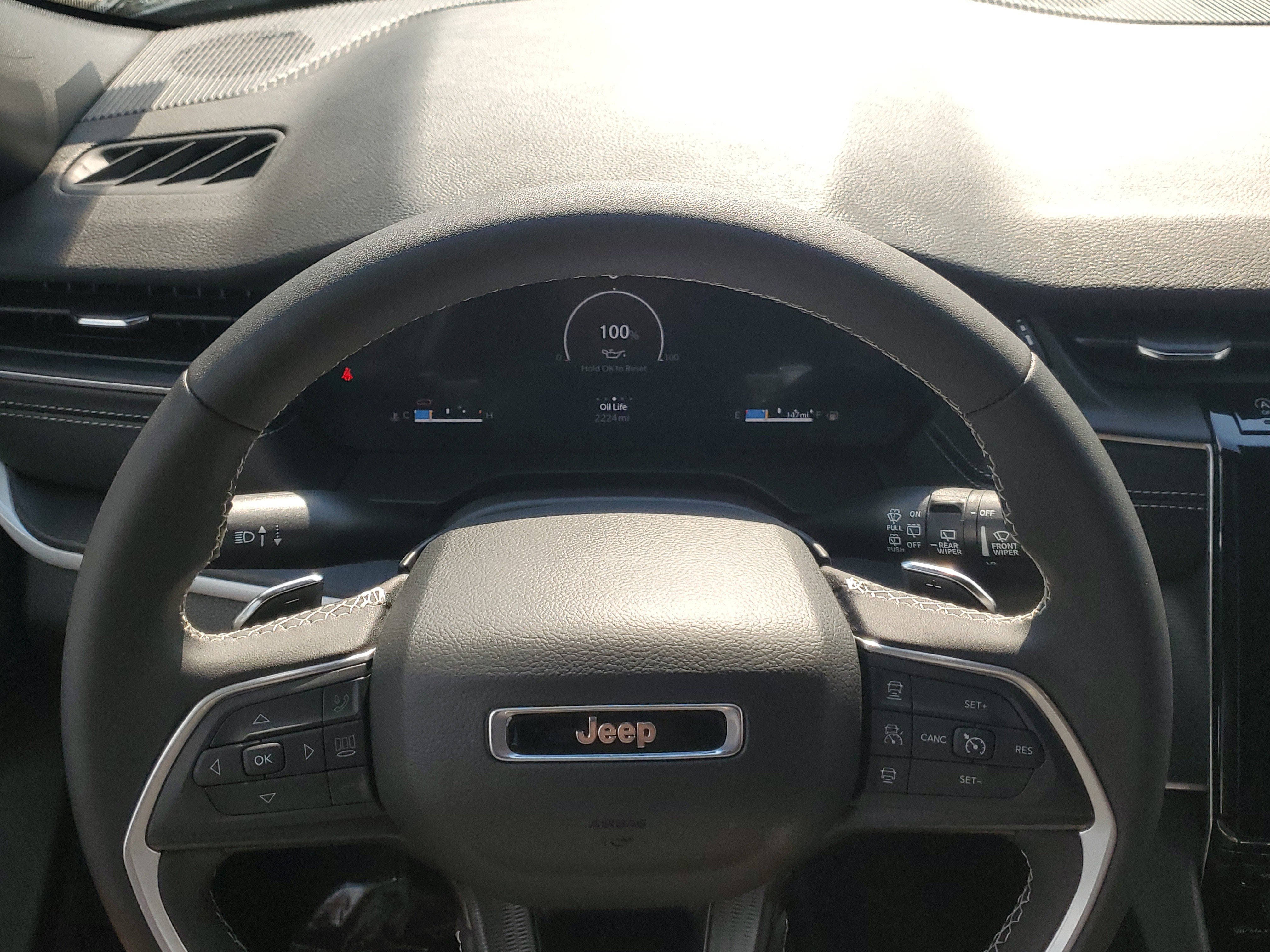 Used 2025 Jeep Grand Cherokee Laredo image 22