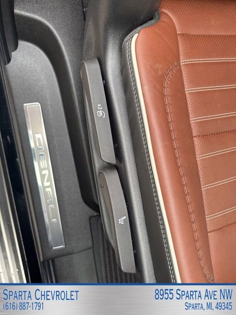 Used 2023 GMC Yukon XL Denali Ultimate image 33