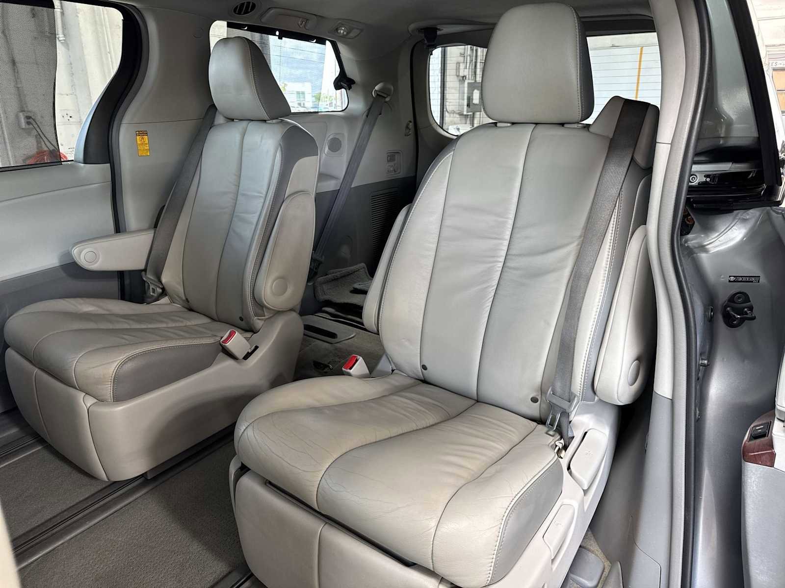 Used 2014 Toyota Sienna Limited w/ Limited Premium Package image 17