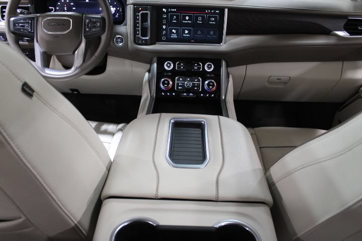 Used 2024 GMC Yukon XL Denali AWD/4WD image 34