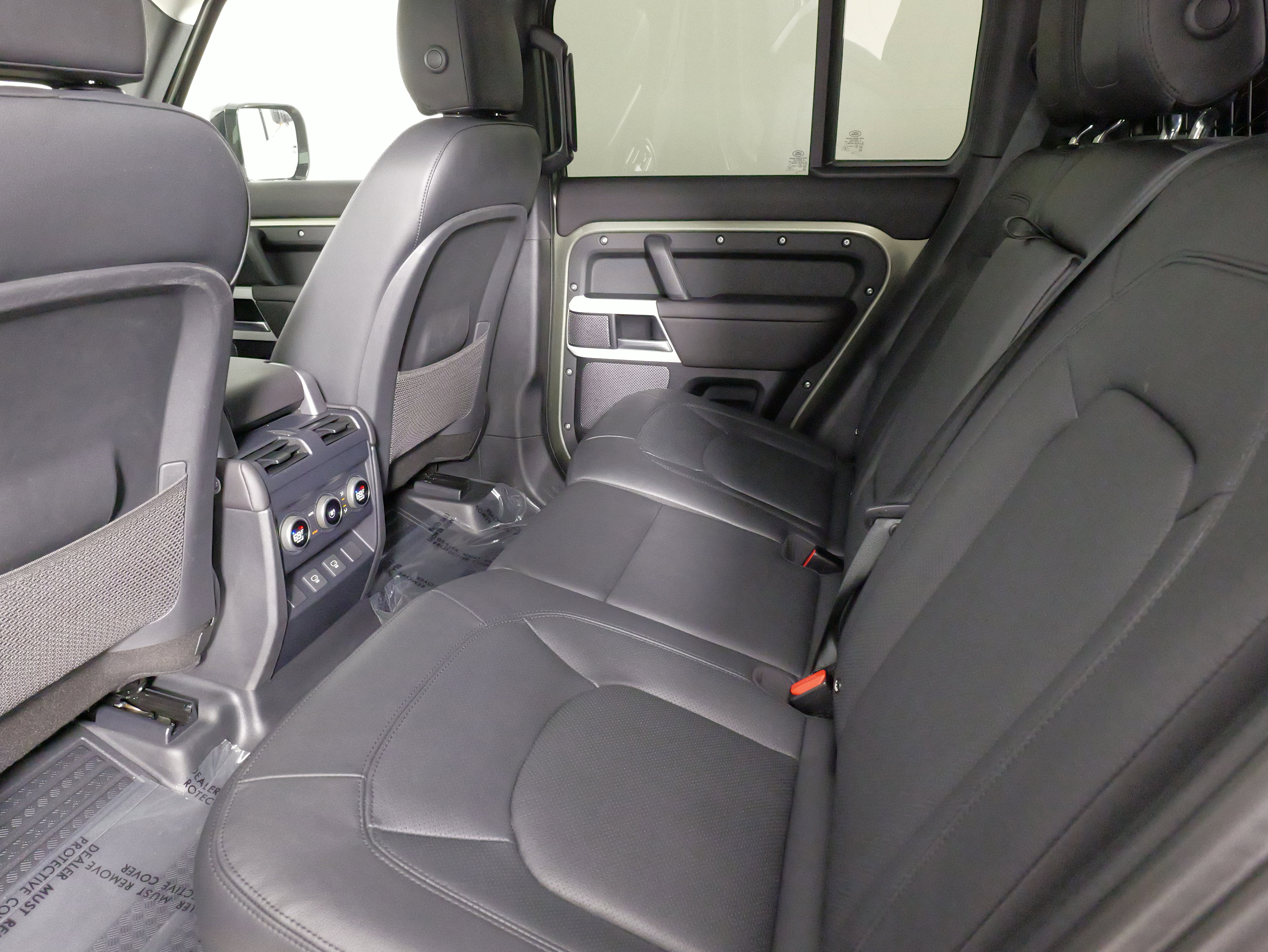 Used 2024 Land Rover Defender 110 S image 34