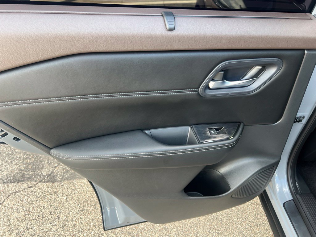 Used 2022 Nissan Rogue SL w/ SL Premium Package FWD image 11