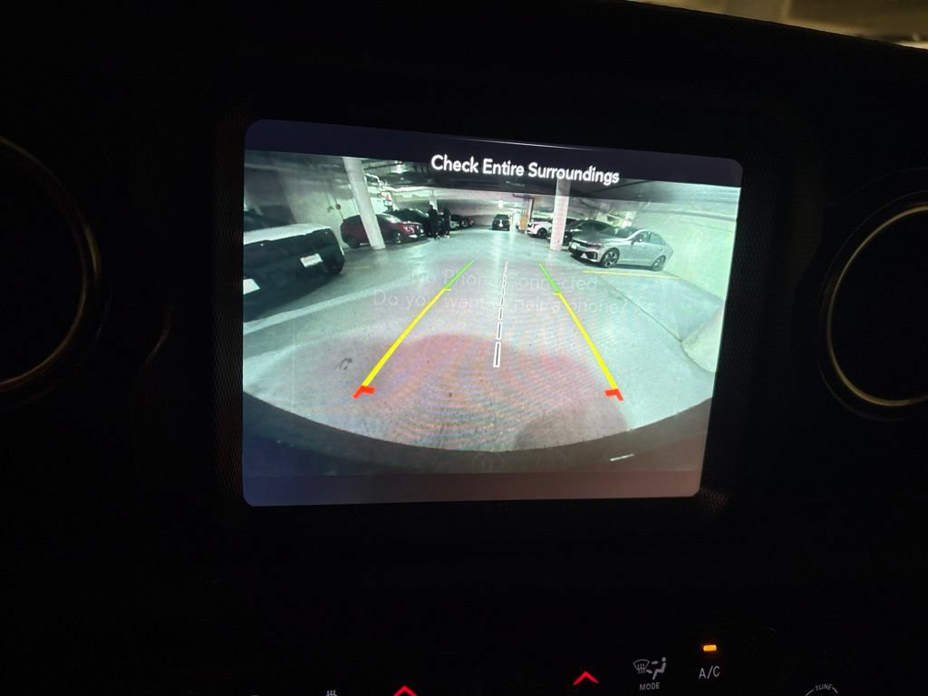 Used 2020 Jeep Wrangler Unlimited Sahara AWD/4WD image 19