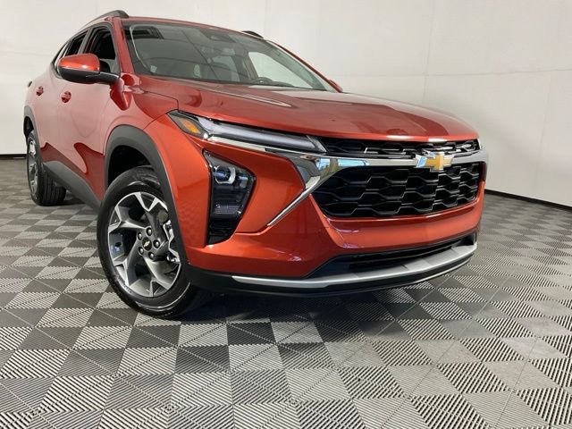 Used 2024 Chevrolet Trax LT w/ Driver Confidence Package FWD image 47