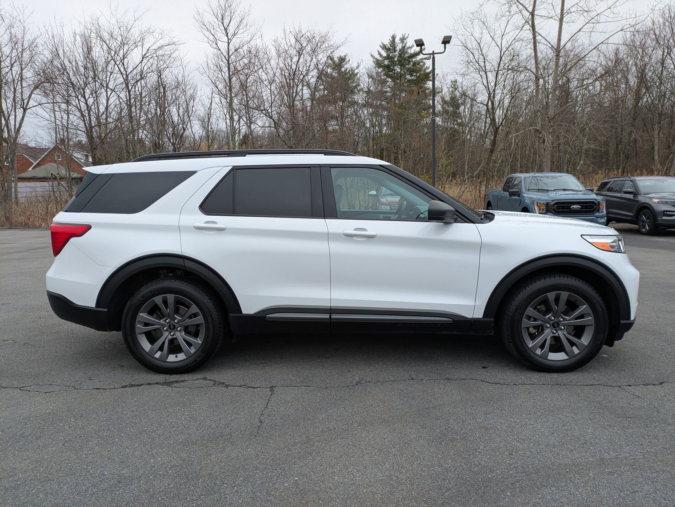 Used 2021 Ford Explorer XLT w/ Equipment Group 202A AWD/4WD image 2