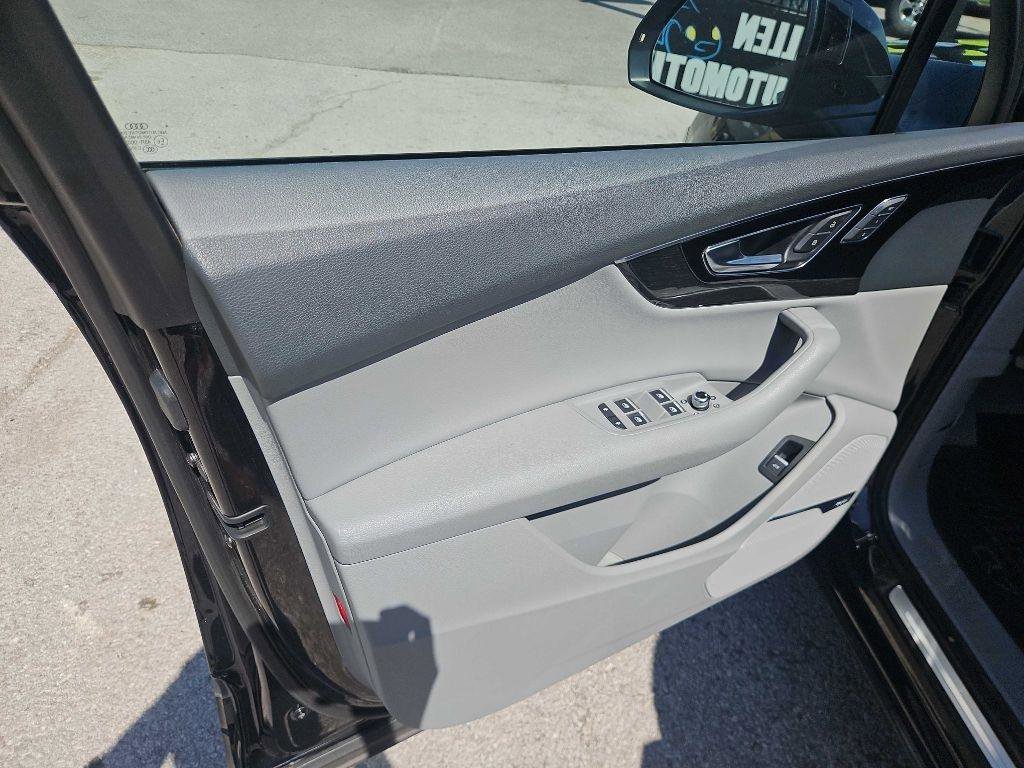 Used 2017 Audi Q7 3.0T Prestige w/ Prestige Package AWD/4WD image 9