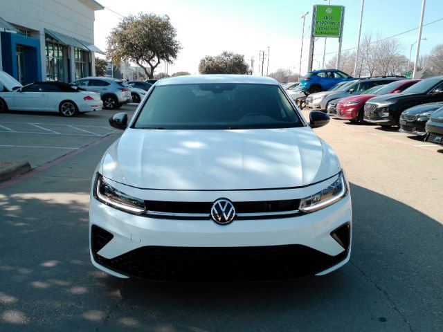 Used 2025 Volkswagen Jetta Sport image 2