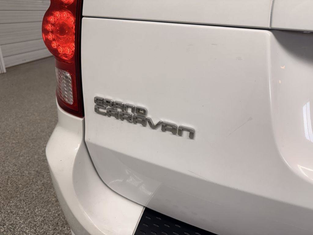 Used 2017 Dodge Grand Caravan SXT image 8