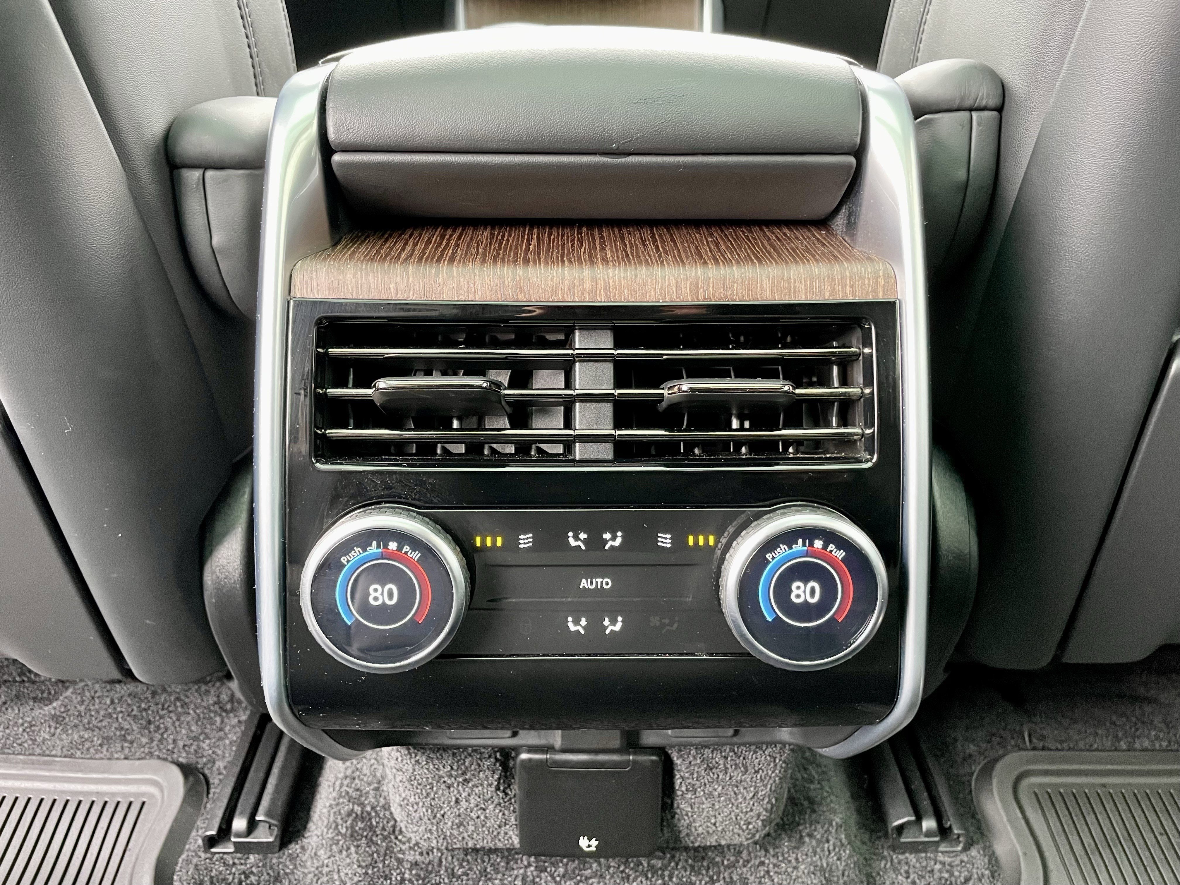 Certified 2025 Land Rover Range Rover SE image 26