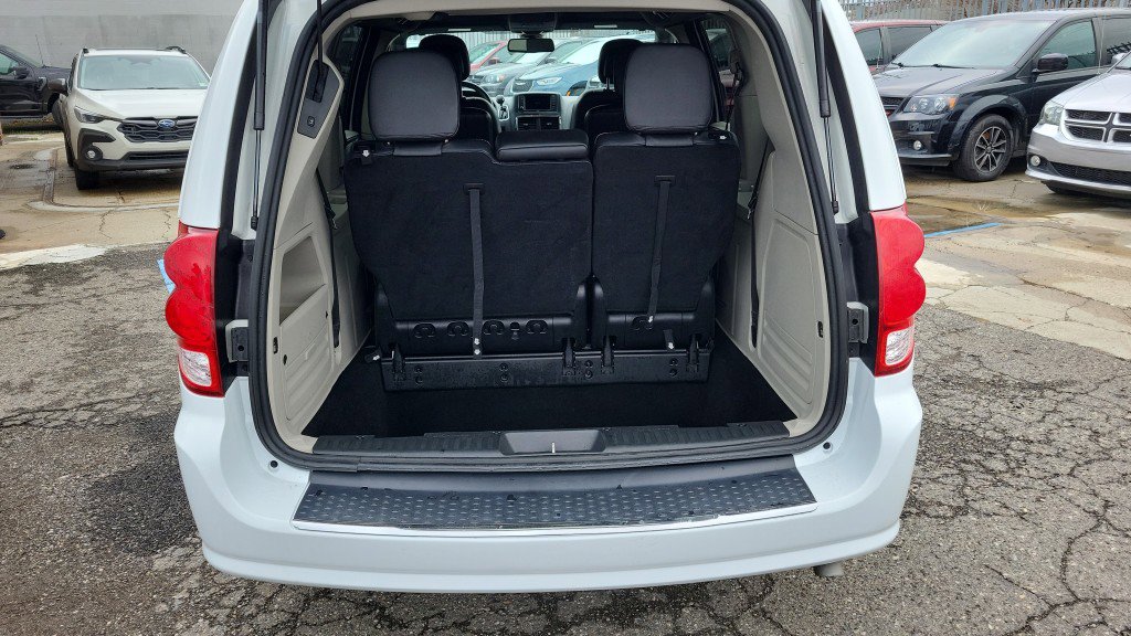 Used 2019 Dodge Grand Caravan SXT image 11