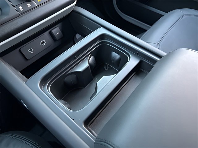 Used 2024 Land Rover Defender 110 S image 25