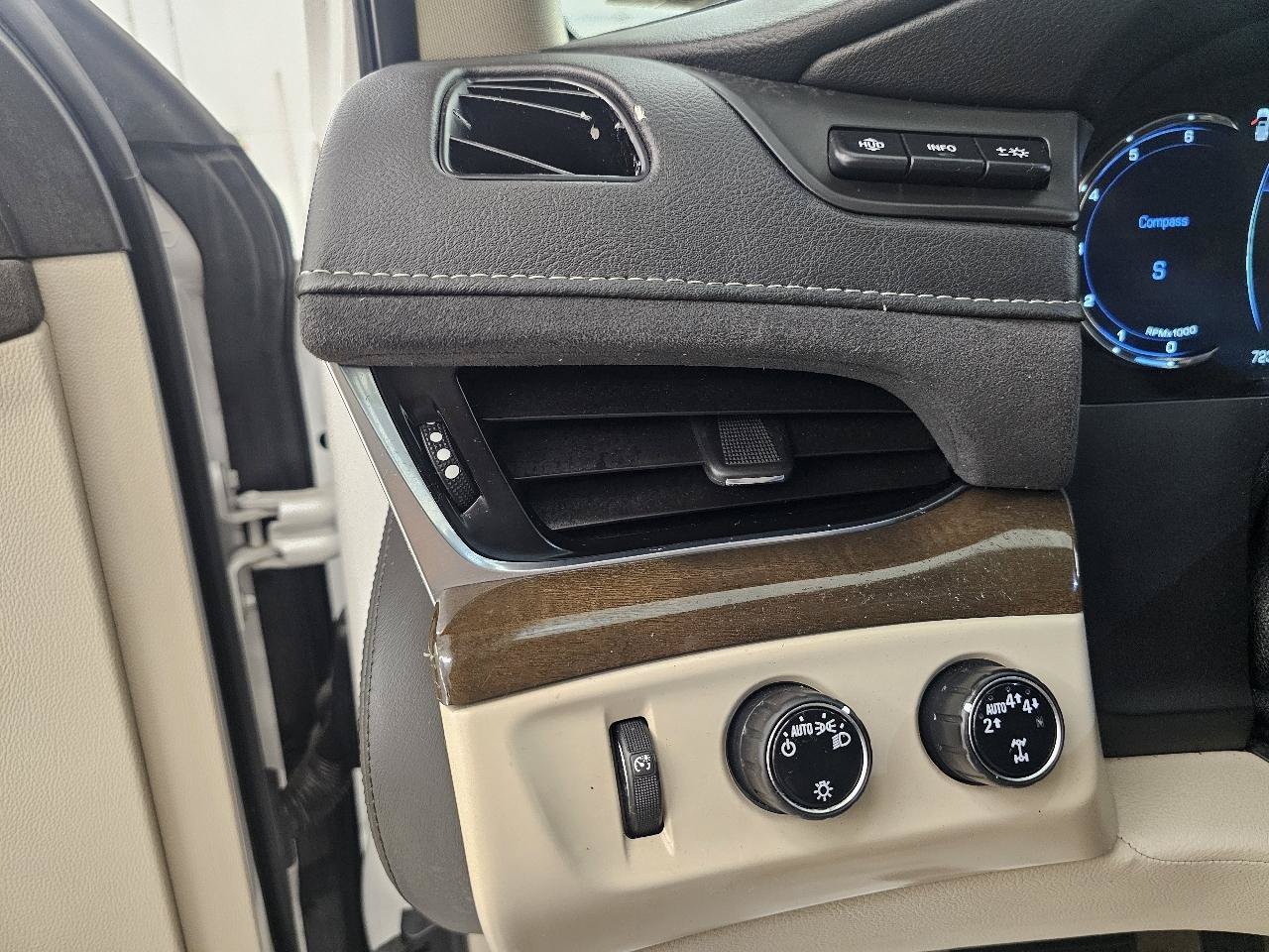 Used 2020 Cadillac Escalade Luxury AWD/4WD image 13