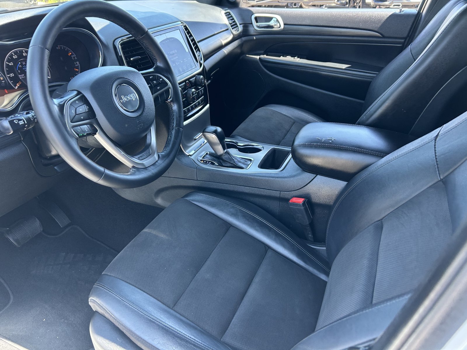 Used 2020 Jeep Grand Cherokee Altitude RWD image 27